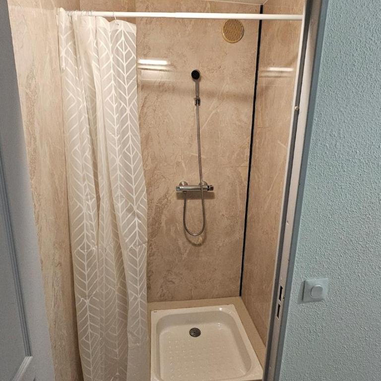 Renovated apartment ideal for 6 people, 7 min walk to Pontillas - Appartement - 7