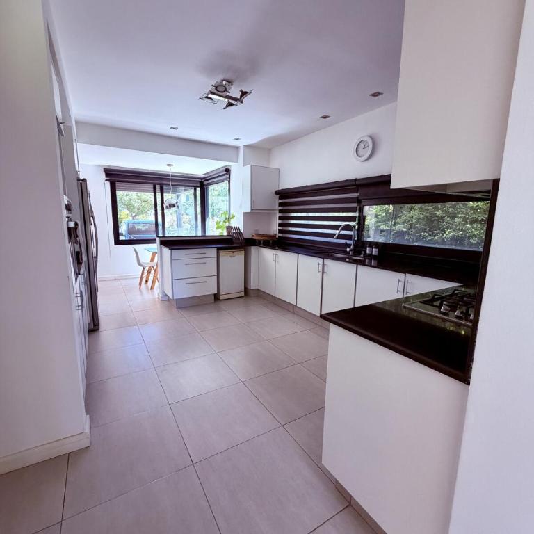 Casa con piscina en Estancias del Pilar, 3 dormitorios, jardín y parrilla - Three-Bedroom House - 8