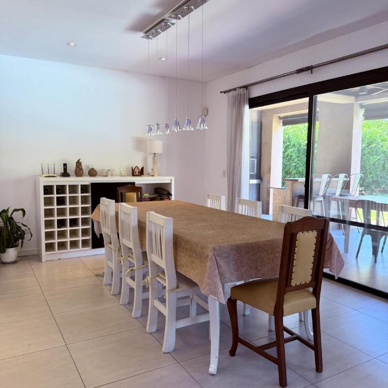 Casa con piscina en Estancias del Pilar, 3 dormitorios, jardín y parrilla - Three-Bedroom House - 7