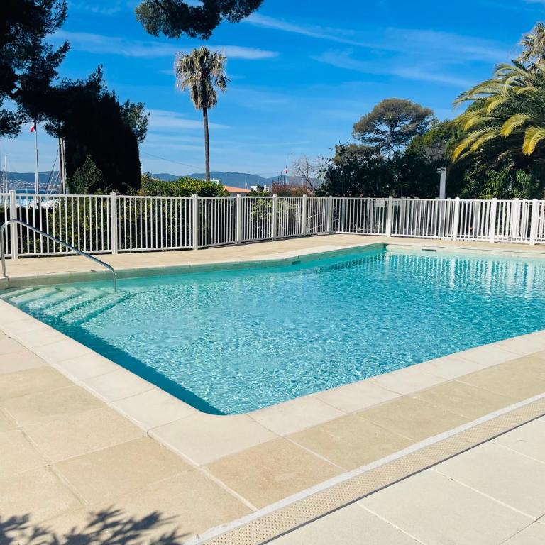 Appartement -piscine- proche bord de mer et centre - One-Bedroom Apartment - 17