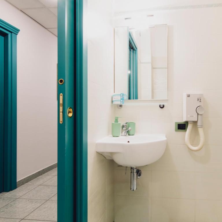 Hotel Ideale - Camera Matrimoniale con Bagno Privato Esterno - 3