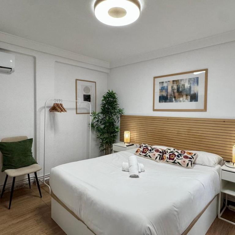 Front Views To El Pilar ComoTuCasa - Three-Bedroom Apartment - 8