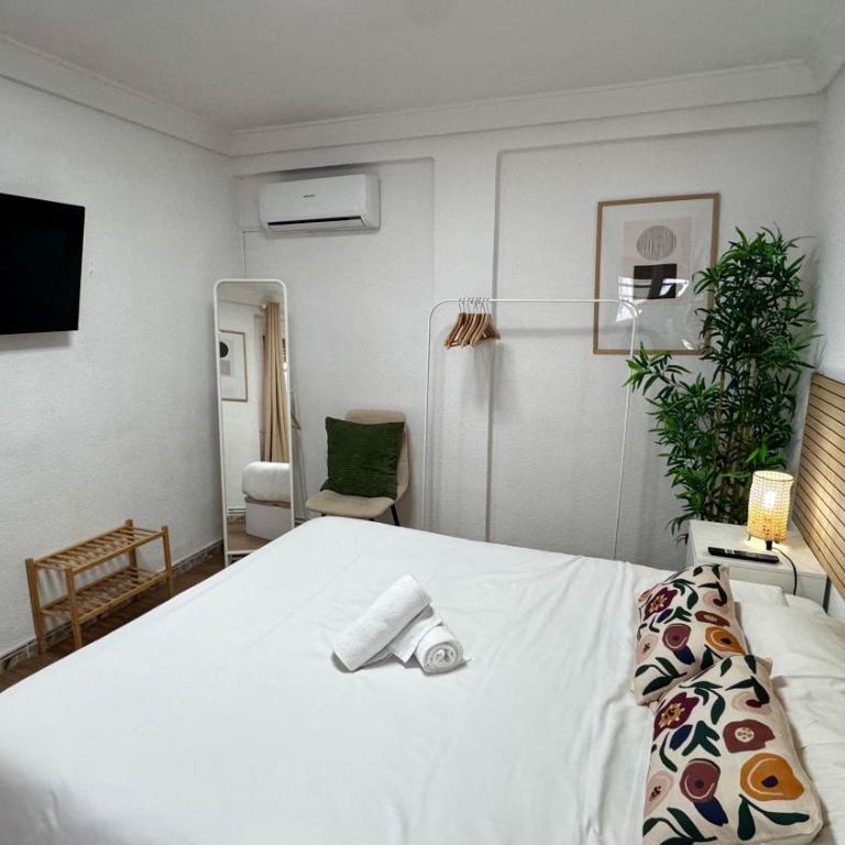 Front Views To El Pilar ComoTuCasa - Three-Bedroom Apartment - 5