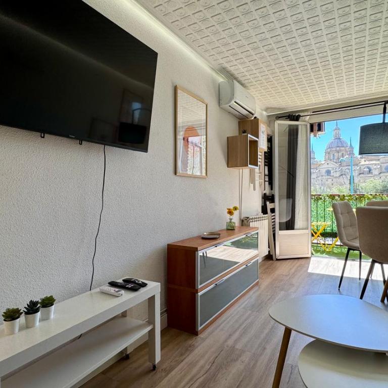 Front Views To El Pilar ComoTuCasa - Three-Bedroom Apartment - 11