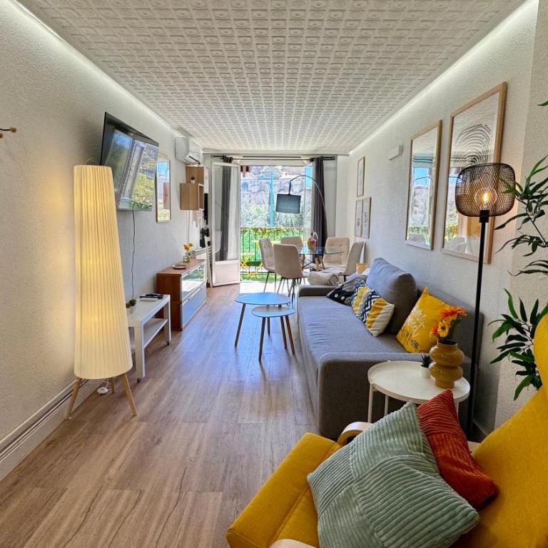 Front Views To El Pilar ComoTuCasa - Three-Bedroom Apartment - 16