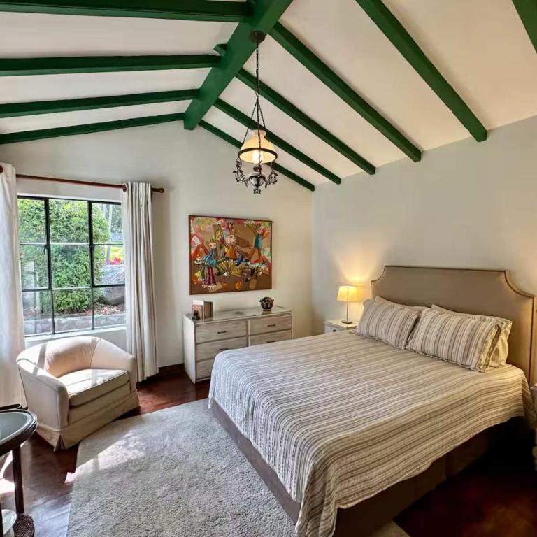 Charming 4BR Getaway with Pool BBQ & Clay Oven - Casa - 2