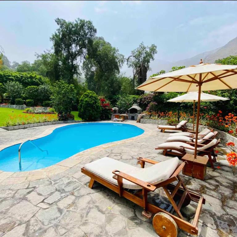 Charming 4BR Getaway with Pool BBQ & Clay Oven - Casa - 1