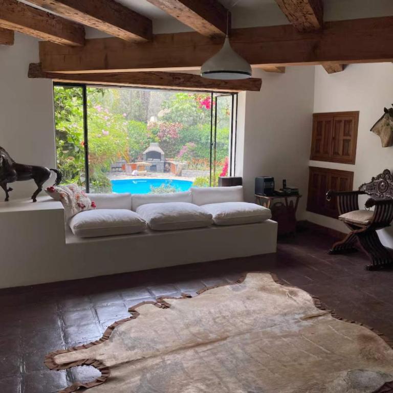 Charming 4BR Getaway with Pool BBQ & Clay Oven - Casa - 8