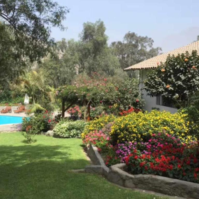 Charming 4BR Getaway with Pool BBQ & Clay Oven - Casa - 22