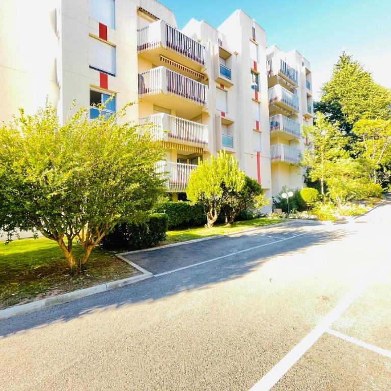 Appartement -piscine- proche bord de mer et centre - One-Bedroom Apartment - 30