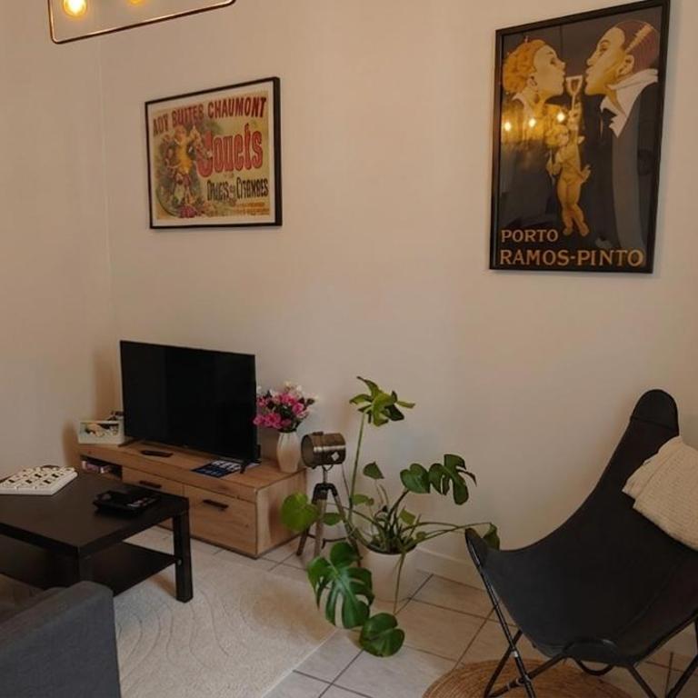 Appartement Rénové - Centre & Tram 5min - Appartement 2 Chambres - 17
