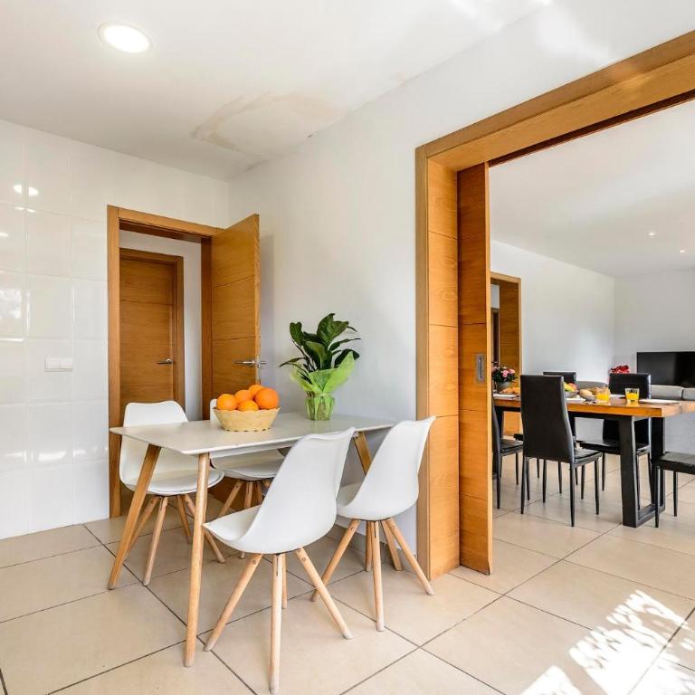 Villa Es Redo-Spacious & Relax - Villa with Garden View - 13