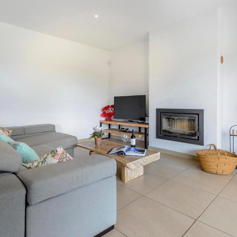 Villa Es Redo-Spacious & Relax - Villa with Garden View - 10