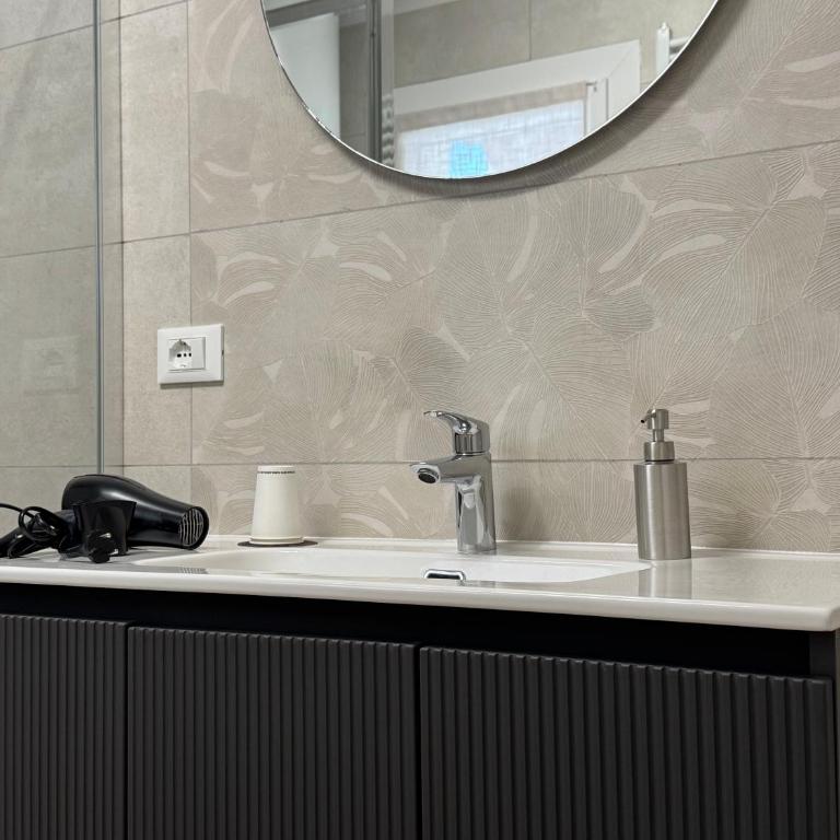OTB ITALIA - Airport Rooms - Quadruple Room with Private Bathroom - 9