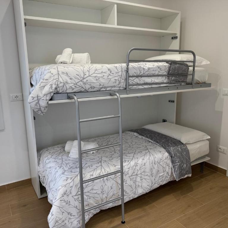 OTB ITALIA - Airport Rooms - Quadruple Room with Private Bathroom - 3