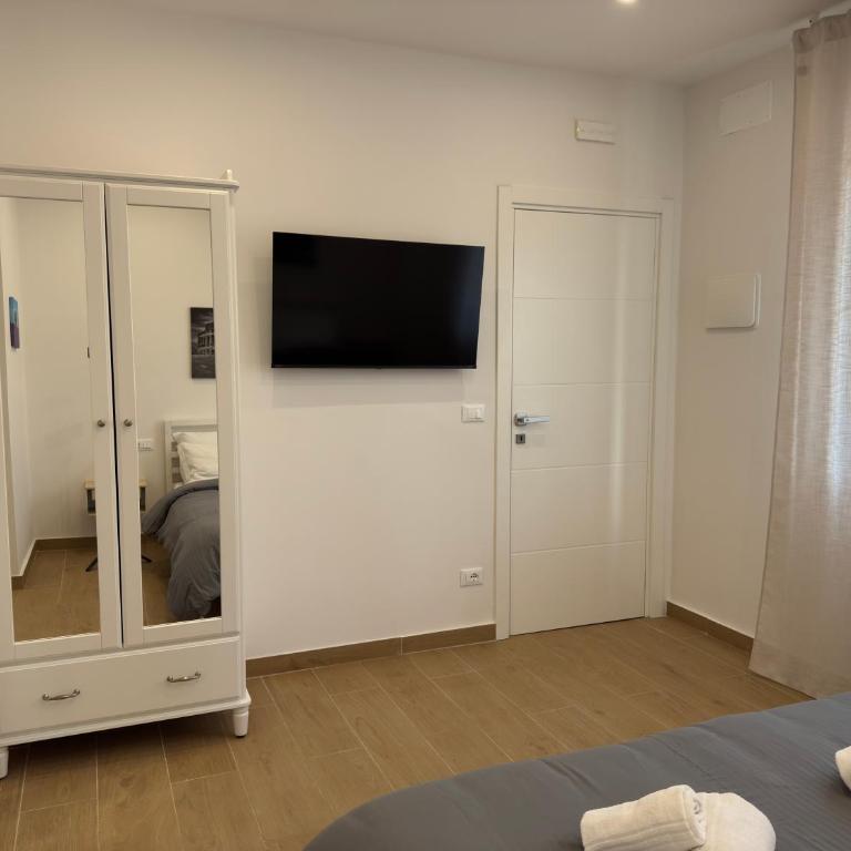 OTB ITALIA - Airport Rooms - Quadruple Room with Private Bathroom - 6