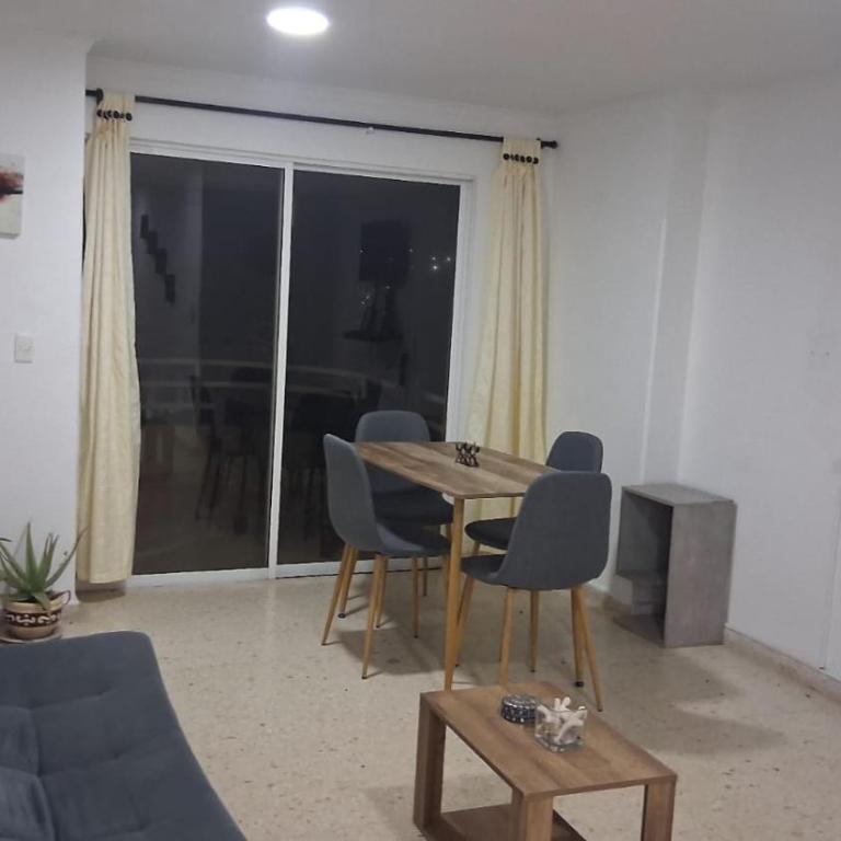 Espectacular Apartamento Central y Cerca al Centro Historico - Two-Bedroom Apartment - 1