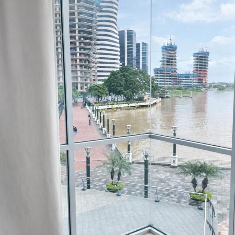 Lujoso depa con piscina, gym, jacuzzi frente a las peñas Guayaquil, Ecuador - Suite with River View - 8