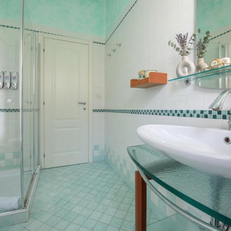 Desenzanoloft Villa Palm Garda Beach official partner Homes and Villas by Marriott Bonvoy - Villa - 26