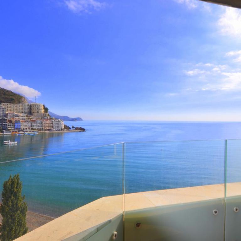 Azure Coast Deluxe Residence - Budva Seafront Living Suites - Deluxe Suite with Sea View - 1