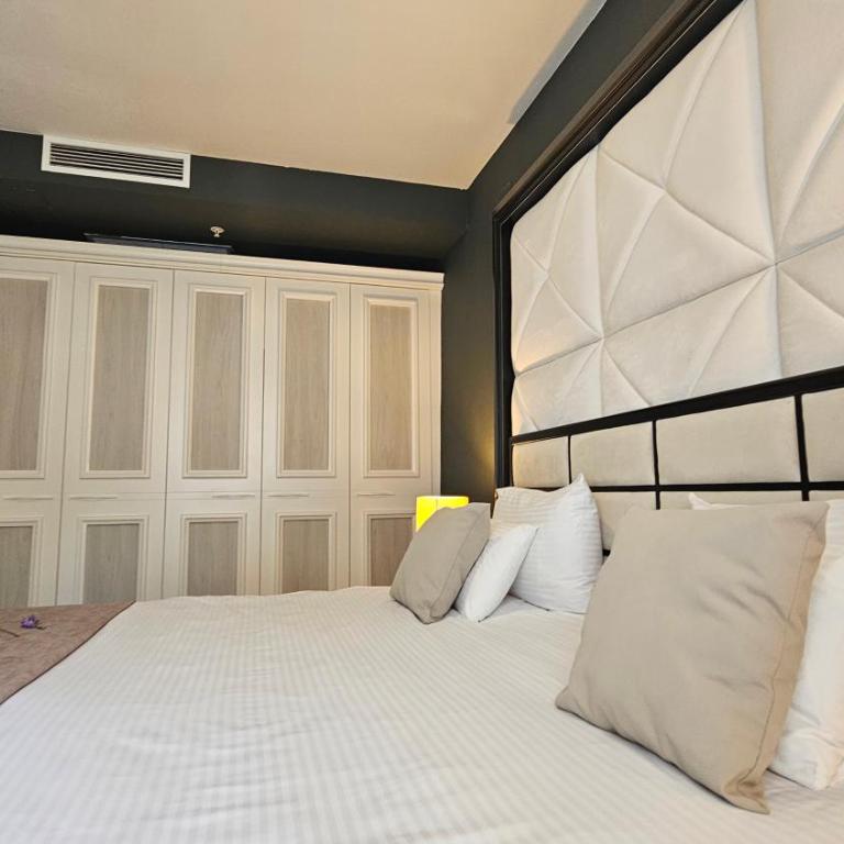 Azure Family Luxury Seaside Living Suites Rafailovici - Two-Bedroom Apartment - 9