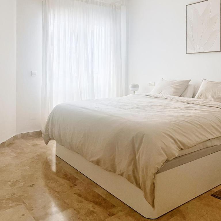 Costa del Sol Apt, Pool & Terrace & Beach Walk - Apartamento de 2 dormitorios - 23