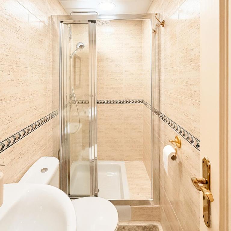 Costa del Sol Apt, Pool & Terrace & Beach Walk - Apartamento de 2 dormitorios - 25