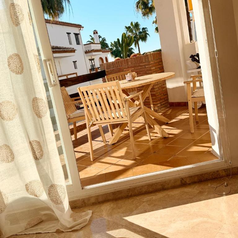 Costa del Sol Apt, Pool & Terrace & Beach Walk - Apartamento de 2 dormitorios - 31