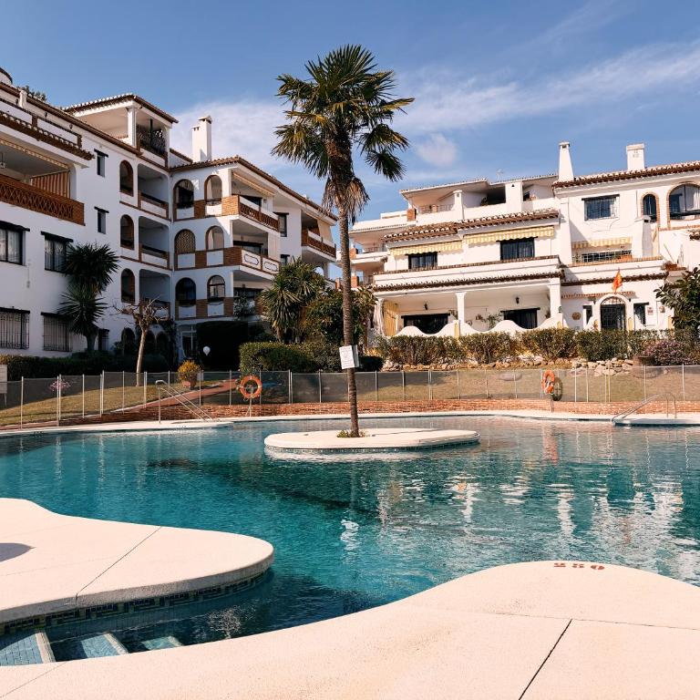 Costa del Sol Apt, Pool & Terrace & Beach Walk - Apartamento de 2 dormitorios - 1
