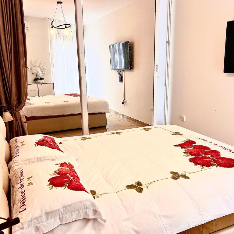 Modern Seaview Apartment with a Pool - One-Bedroom Apartment - 27