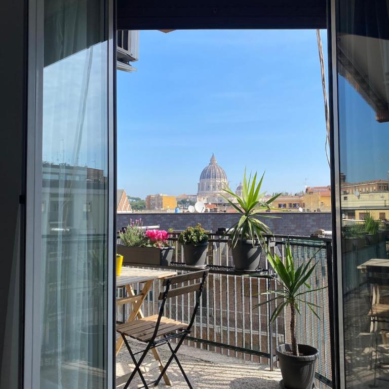 Sunny Apartment with Stunning San Pietro View - Appartamento con 2 Camere da Letto - 2