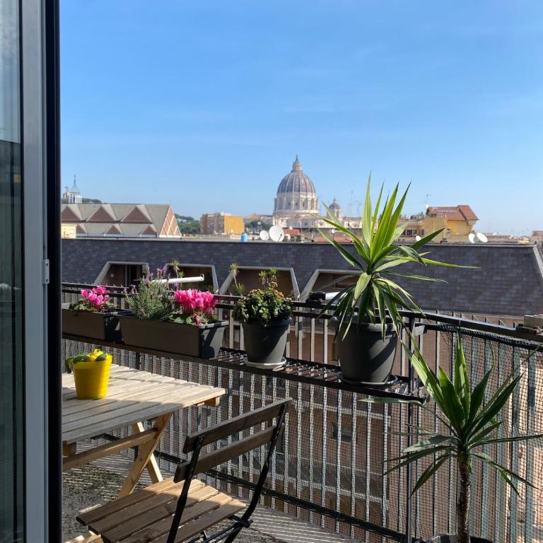 Sunny Apartment with Stunning San Pietro View - Appartamento con 2 Camere da Letto - 1