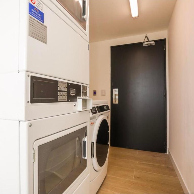 Modern Central location Studio with Rooftop Pool - One-Bedroom Apartment - 23
