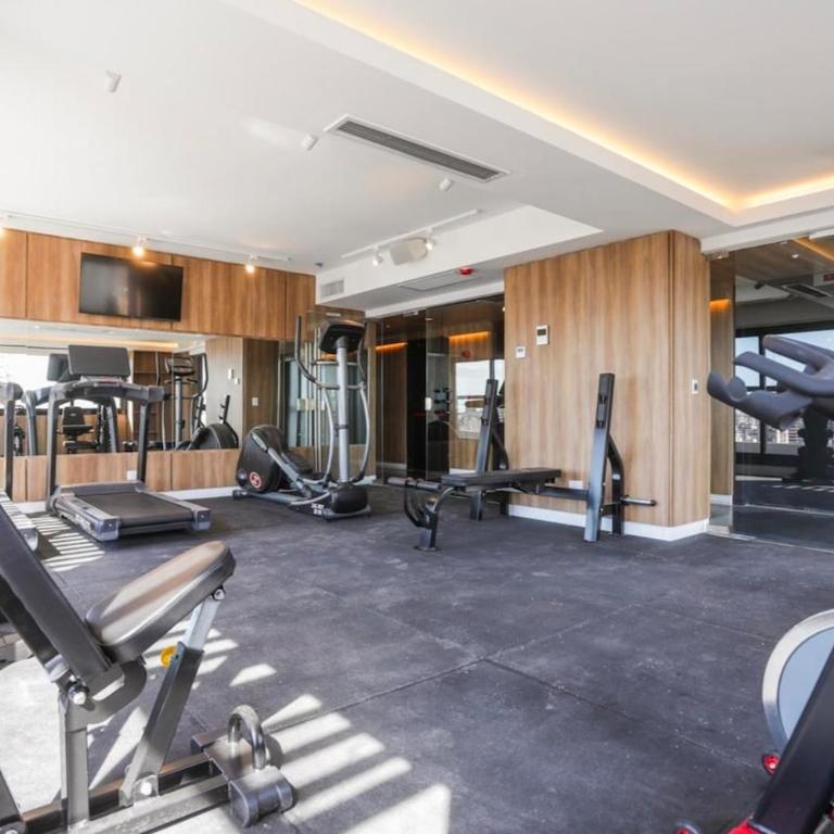 Modern Central location Studio with Rooftop Pool - One-Bedroom Apartment - 20