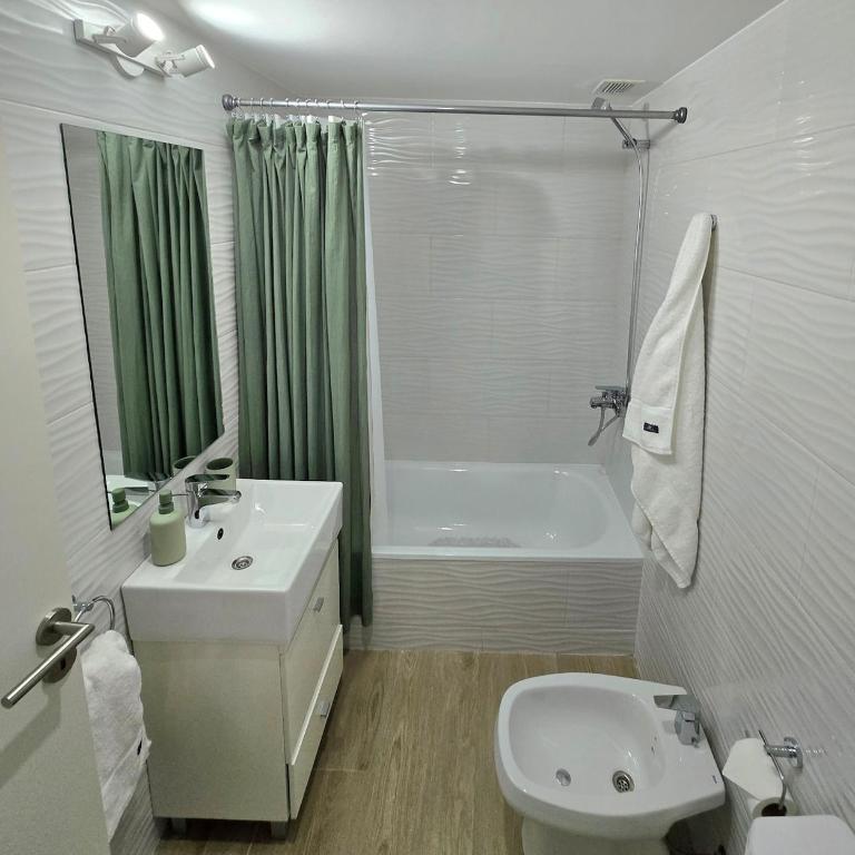 Modern Central location Studio with Rooftop Pool - One-Bedroom Apartment - 6