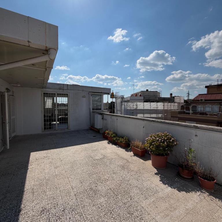 Luxury Rooftop Rome Near Metro A & the Vatican - One-Bedroom Apartment - 13