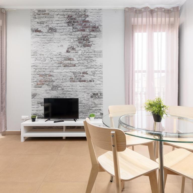 Adarve Flats - Two-Bedroom Apartment - 15