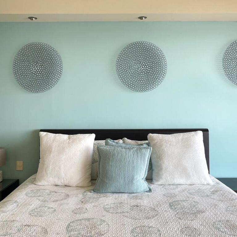 2BR Condo Infinity Pool & Serene Beach #601 - Apartment - 20