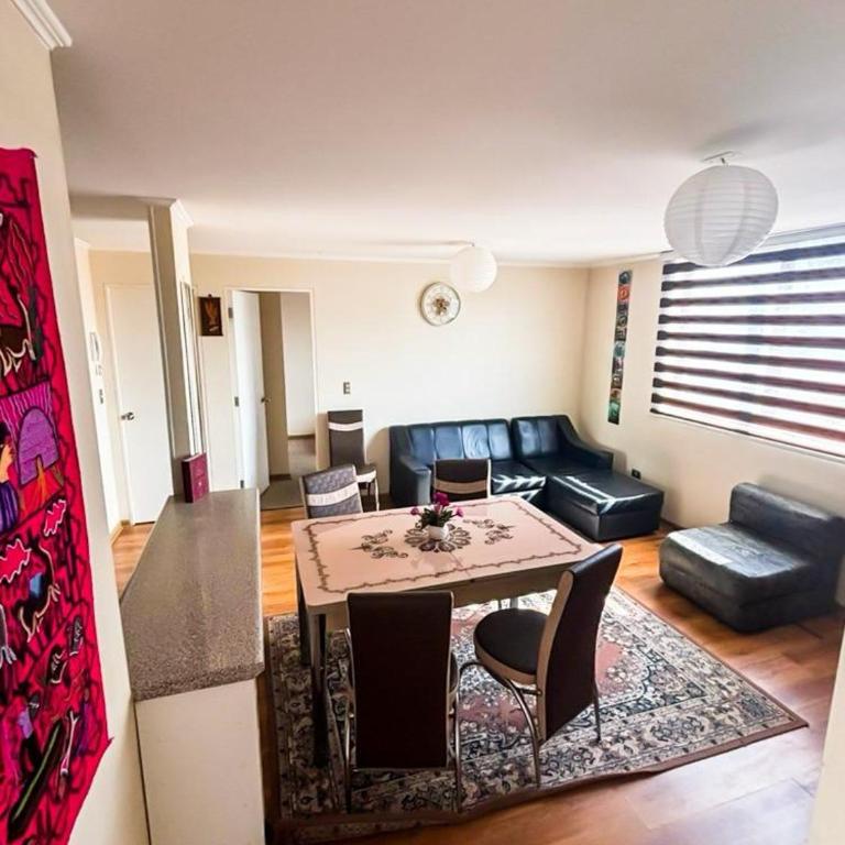 Explora el centro 2D2B más cocina y estacionamiento - Two-Bedroom Family Apartment - 10