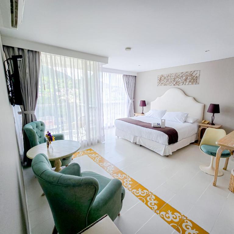 Hotel M Boutique - Suite with Jacuzzi - 2