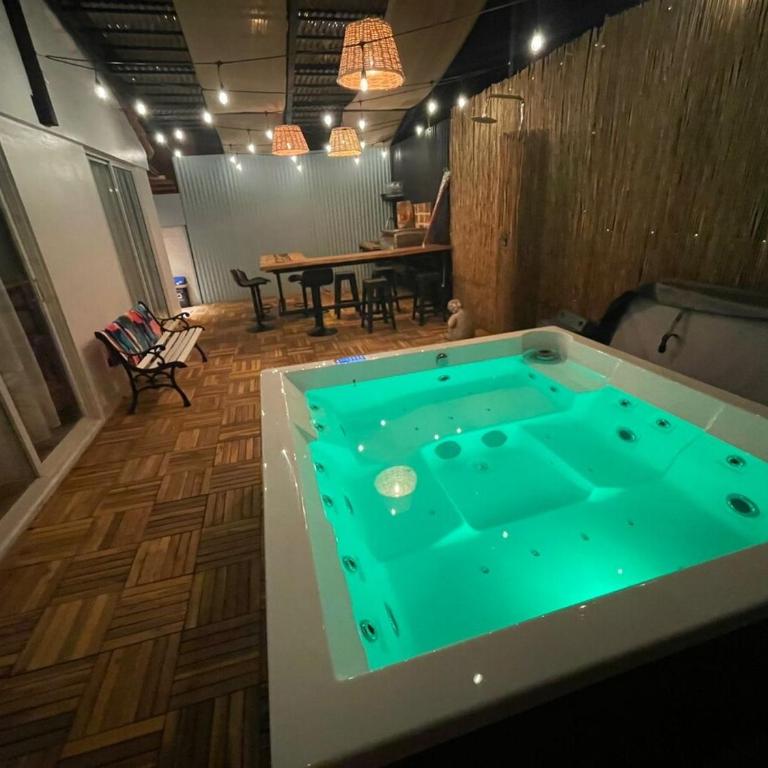 Espectacular Casa con Jacuzzi y Quincho - Three-Bedroom House - 7