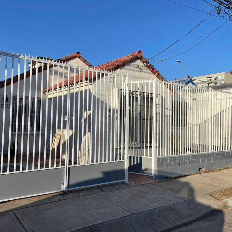 Espectacular Casa con Jacuzzi y Quincho - Three-Bedroom House - 9