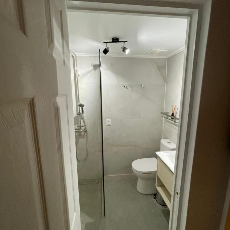 Espectacular Casa con Jacuzzi y Quincho - Three-Bedroom House - 10