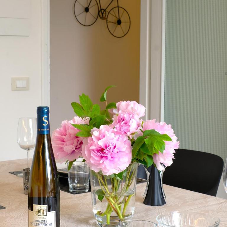 Holiday Vibes - Three-Bedroom Apartment - 10