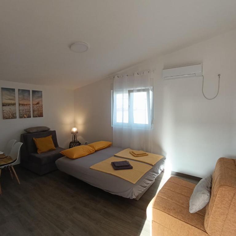 Sayohat Apartments - Apartment with Terrace - 3