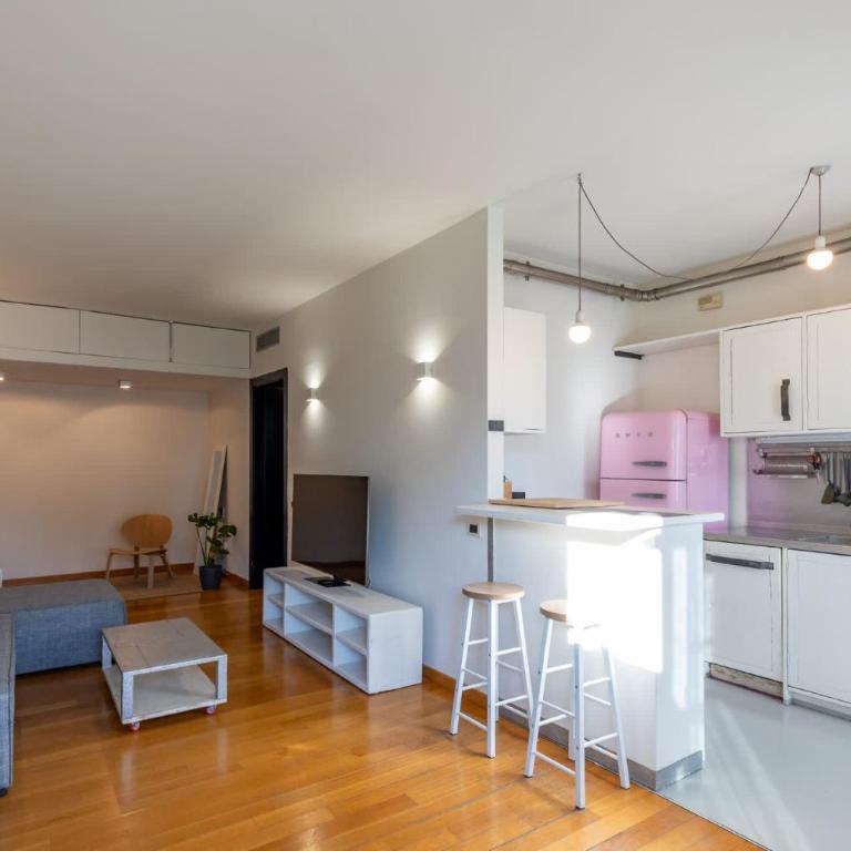 Bright Navigli Apartment with Canal view - Apartment - 3