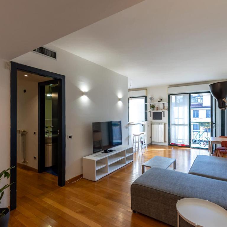 Bright Navigli Apartment with Canal view - Apartment - 5