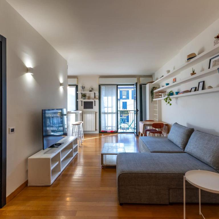 Bright Navigli Apartment with Canal view - Apartment - 4