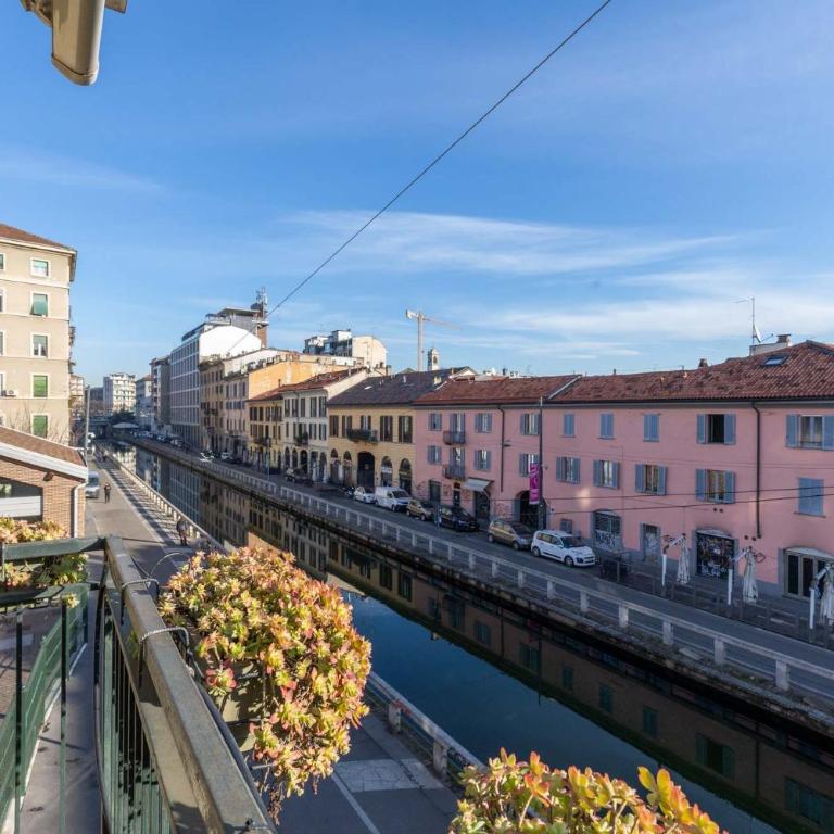 Bright Navigli Apartment with Canal view - Apartment - 11