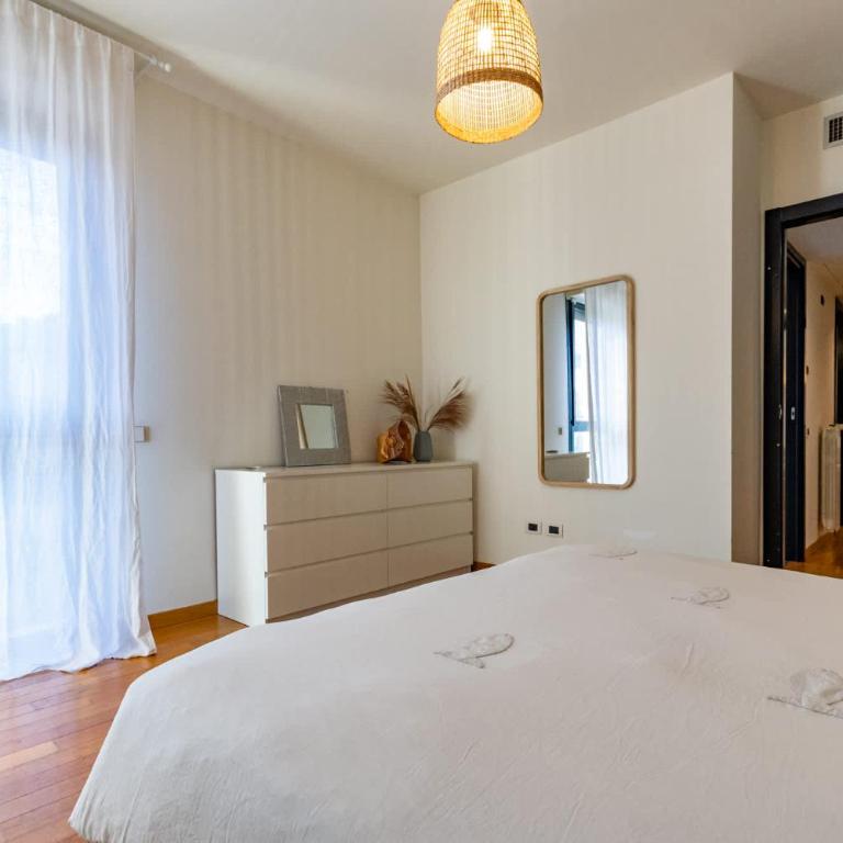 Bright Navigli Apartment with Canal view - Apartment - 13